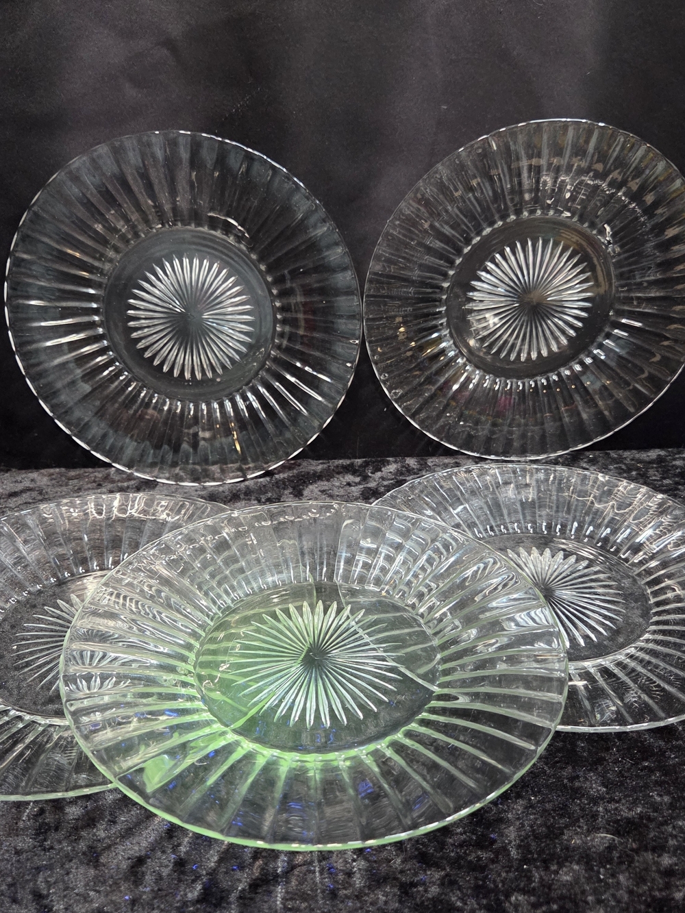 Set of 4 Ridge and Star Heisey clear glass 7.25" dessert GLOWS UNDER UV